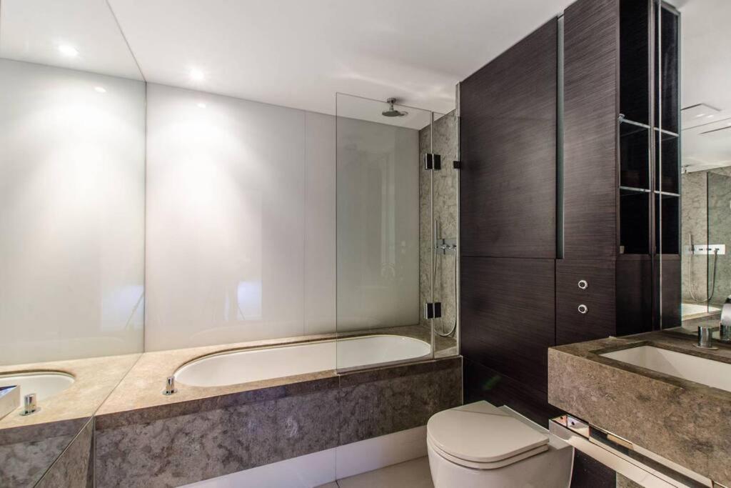 Skyview Waterside City Luxury Apartment ลอนดอน ภายนอก รูปภาพ