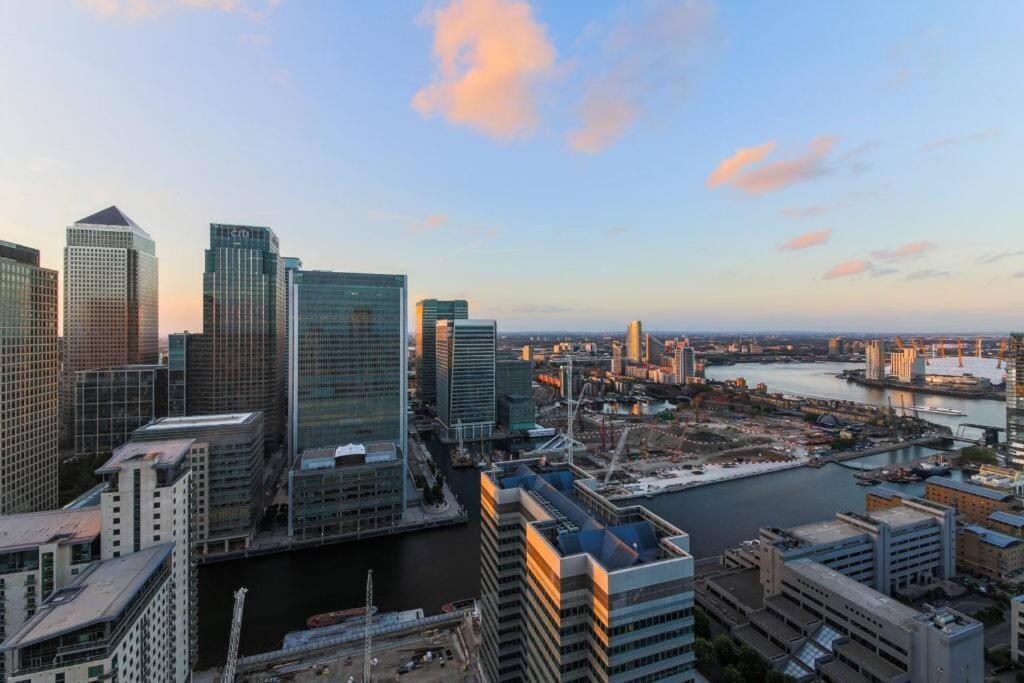 Skyview Waterside City Luxury Apartment ลอนดอน ภายนอก รูปภาพ