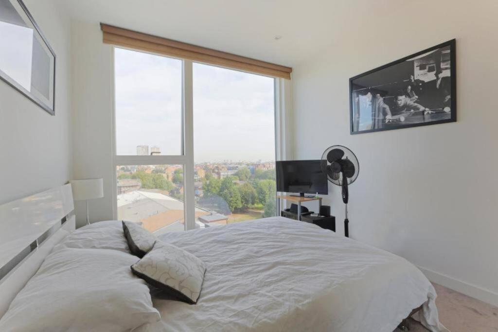 Skyview Waterside City Luxury Apartment ลอนดอน ภายนอก รูปภาพ